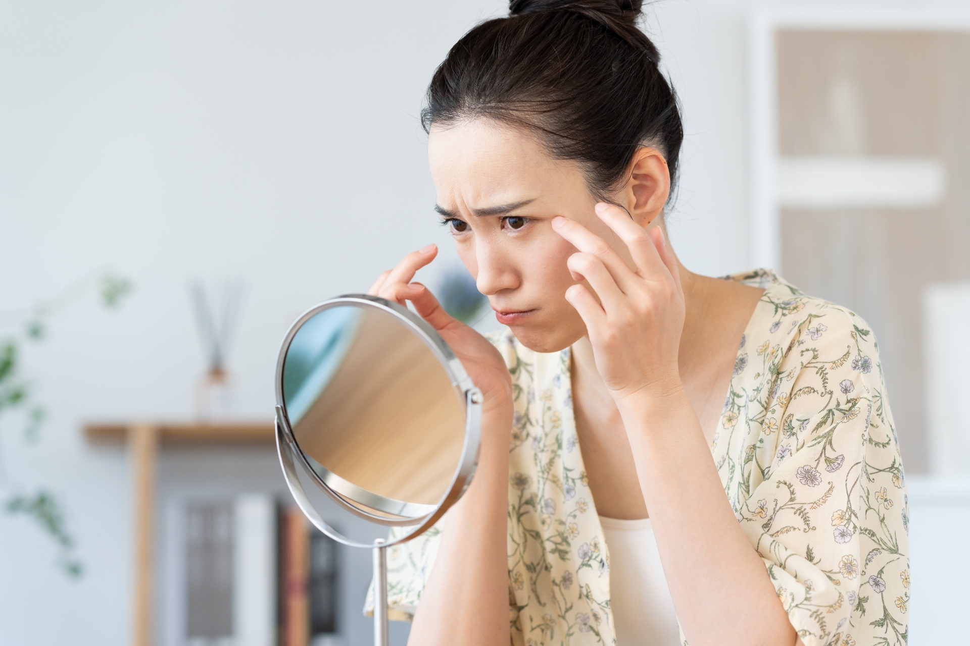 大人ニキビは治らない？吹き出物の原因や対策をご紹介！