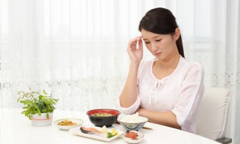 女性を悩ます片頭痛は生活習慣と食生活で改善！　～食生活編～