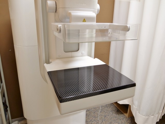 「マンモグラフィ検査」に使う機器
