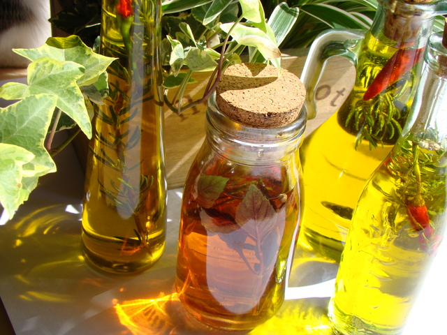ハーブでリフレッシュ 料理や掃除にも使える ハーブビネガー を作ってみよう ウレハダ うれしいお肌 ずっと続く